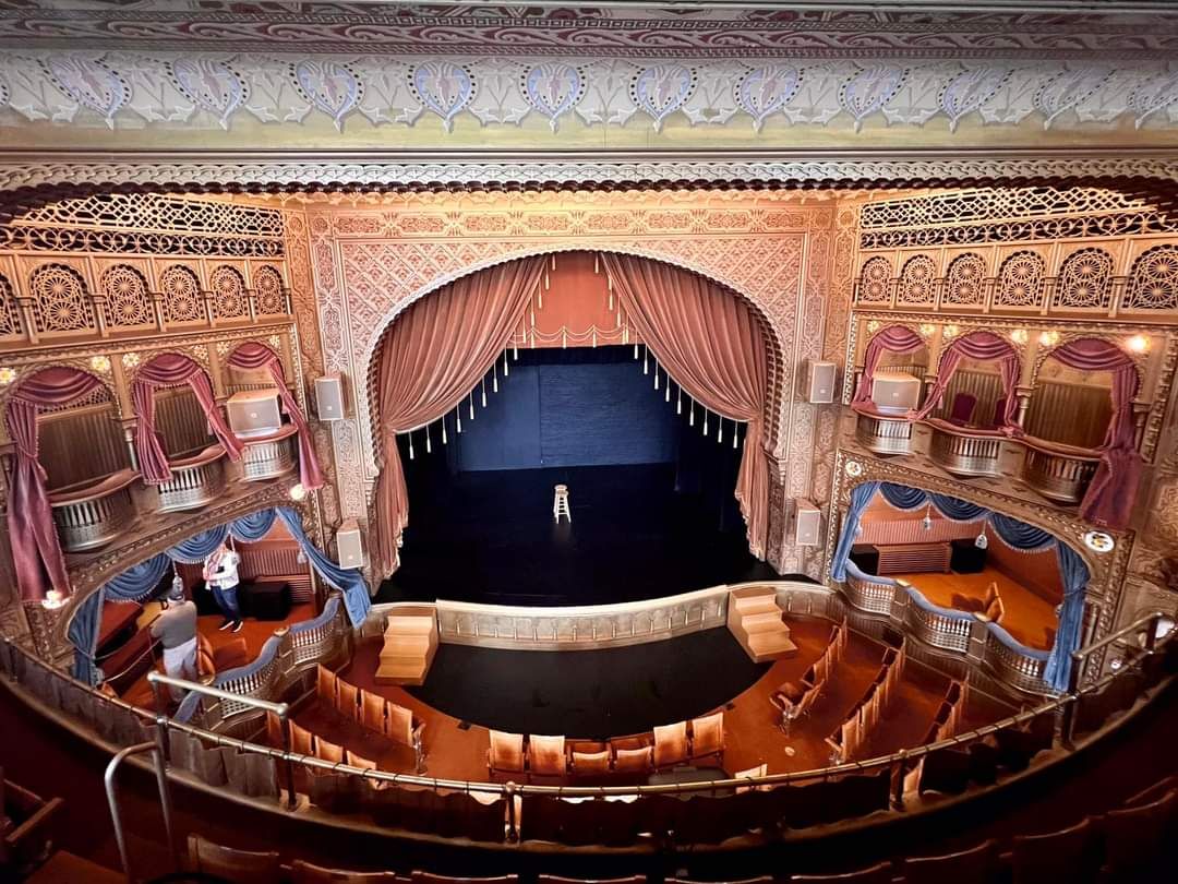 Pweking downward Photorealistic Living Room Dining Room kitchen 
Add comfortable luxurious retro-futuristic furniture, Triangular Nouveau Ae...