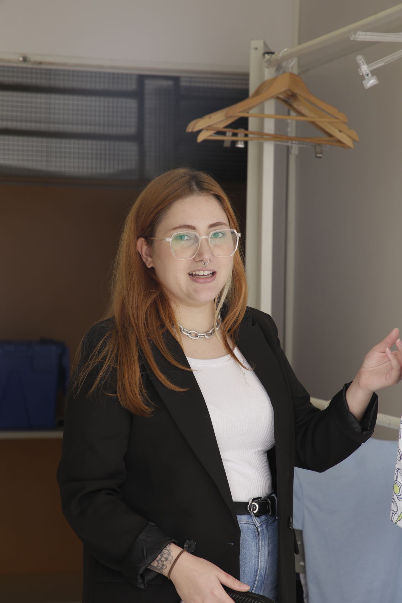 tema alice in wonderland, realistic, 4k, fantasy