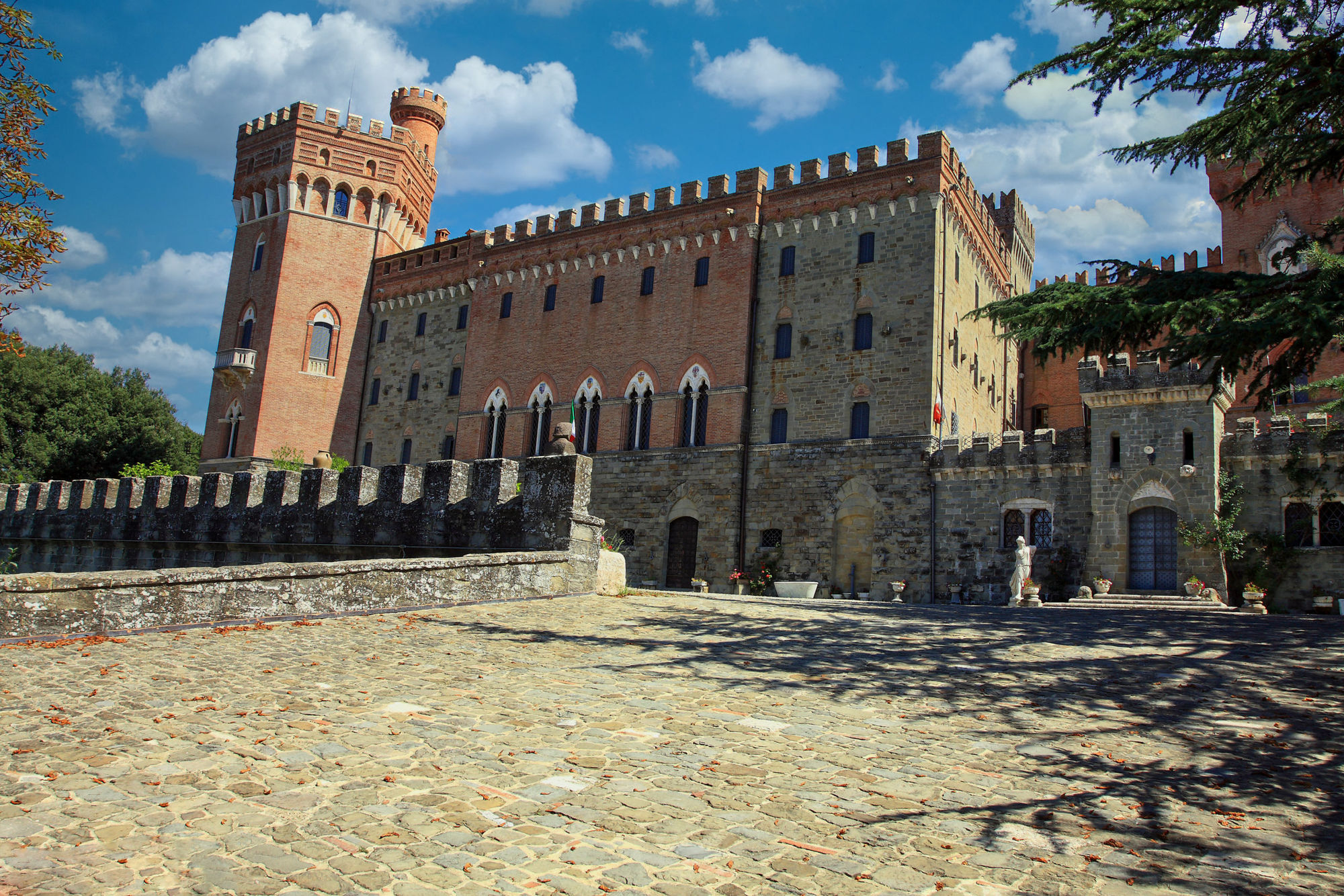 creiamo un'immagine del castello, utile come icona per una mappa. colori giusti, non troppo saturi , stile isometrico
 rispettando esattamen...