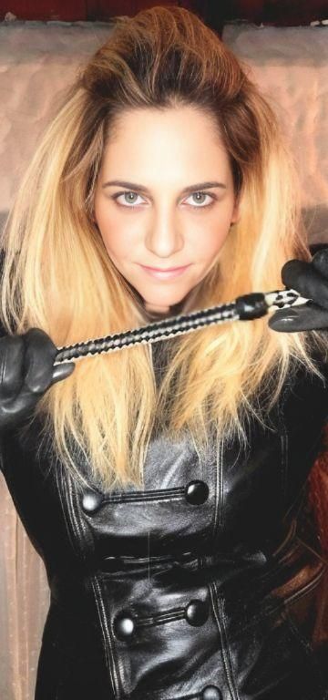 T 3 Fun in the Dungeon of the Psychedelic fantasy castle abstract art complementary colors fine details synthwave neon retro steampunk engine 