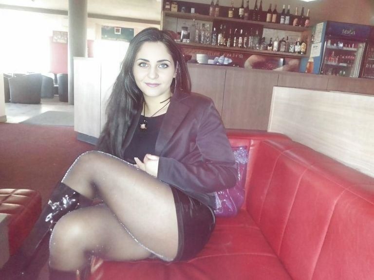 Castle owner and Queen Cynthia is have a divorce party all me welcome drinks 1/2 off Live at the Psychedelic fantasy castle abstract art com...