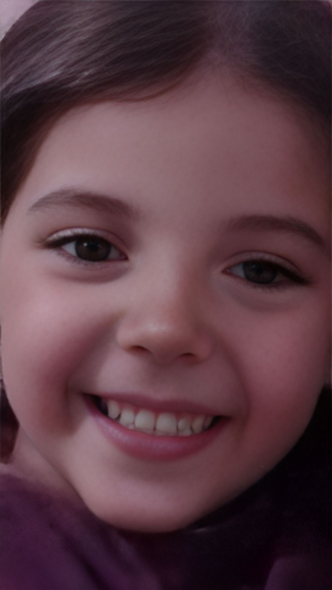 A 6 year old girl leaning her hand on her cheek is the same girl in the model photo.