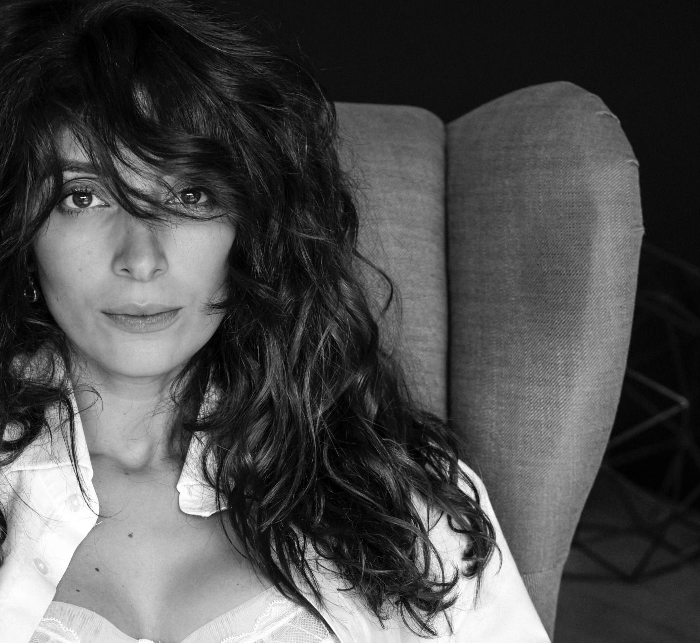 A frightening photography of an Indian, barbarian savage witch, blending elements of a Thug and a Ninja.she is in a dark old cursed bloody i...