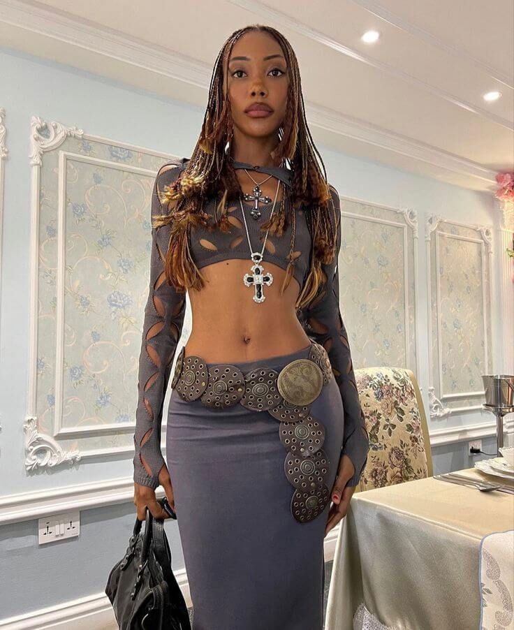 photo of a cute muscular woman medieval assassin in a morocco desert, with 
turban, her body is covered with tatoo, apparent veins and abs,...