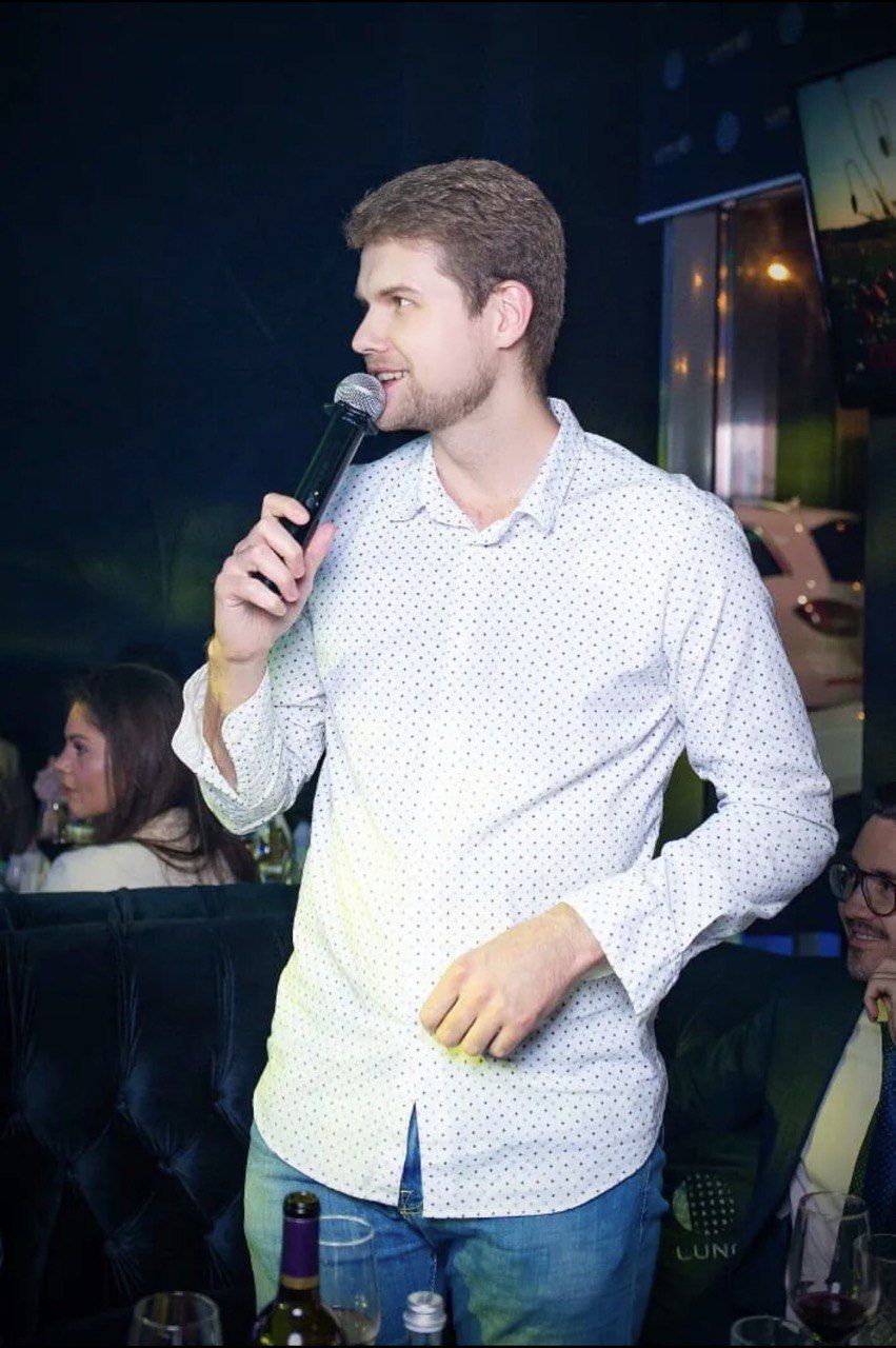 masterpiece oil painting, a full-body portrait of a man, in the style of Titian, circa 1551. Regal and confident three-quarter standing pose... - Start Image 1