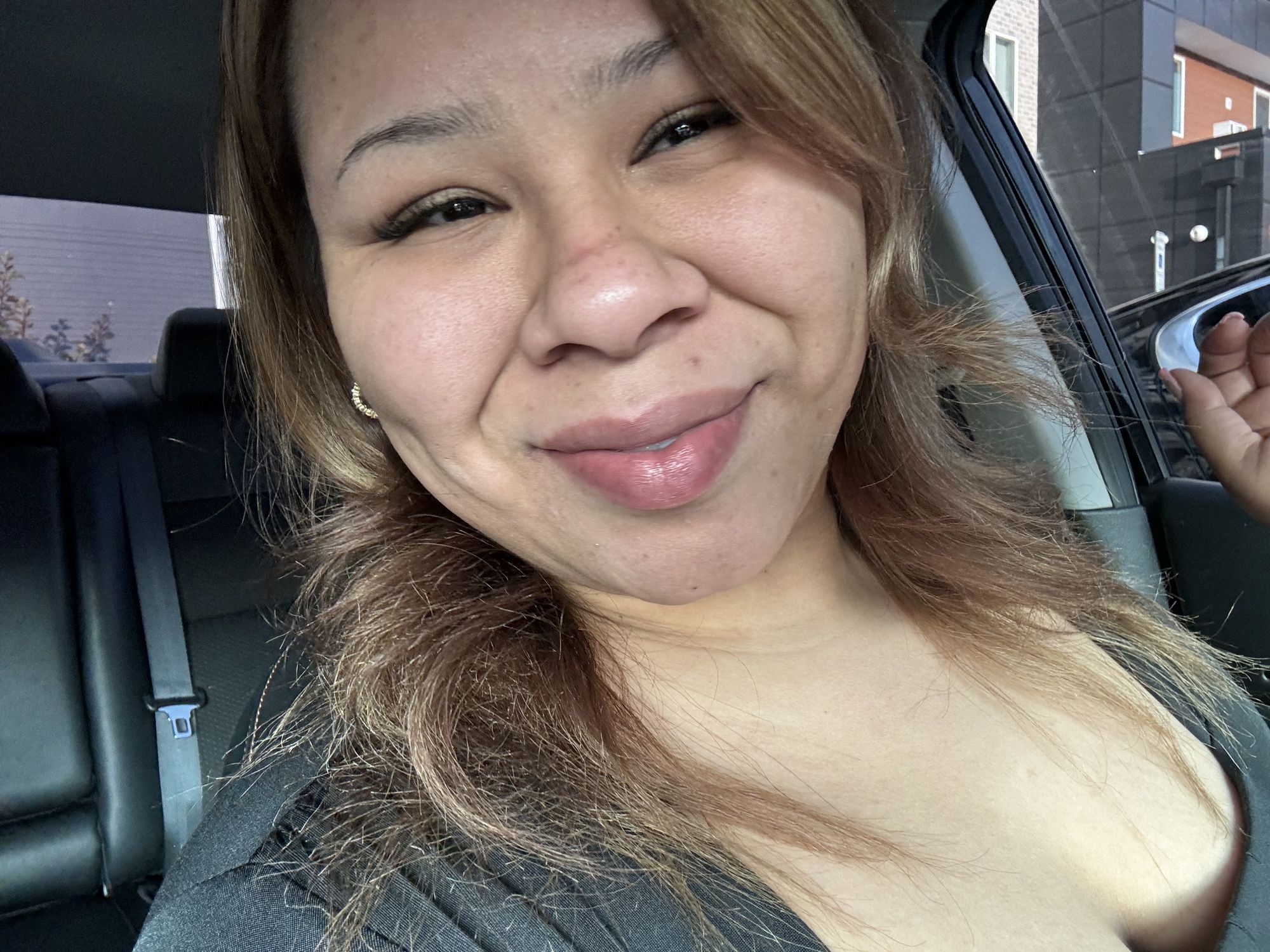 Princess obsessively waiting for her knight to return