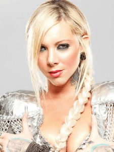 Blonde goddess annoyed - Start Image 2