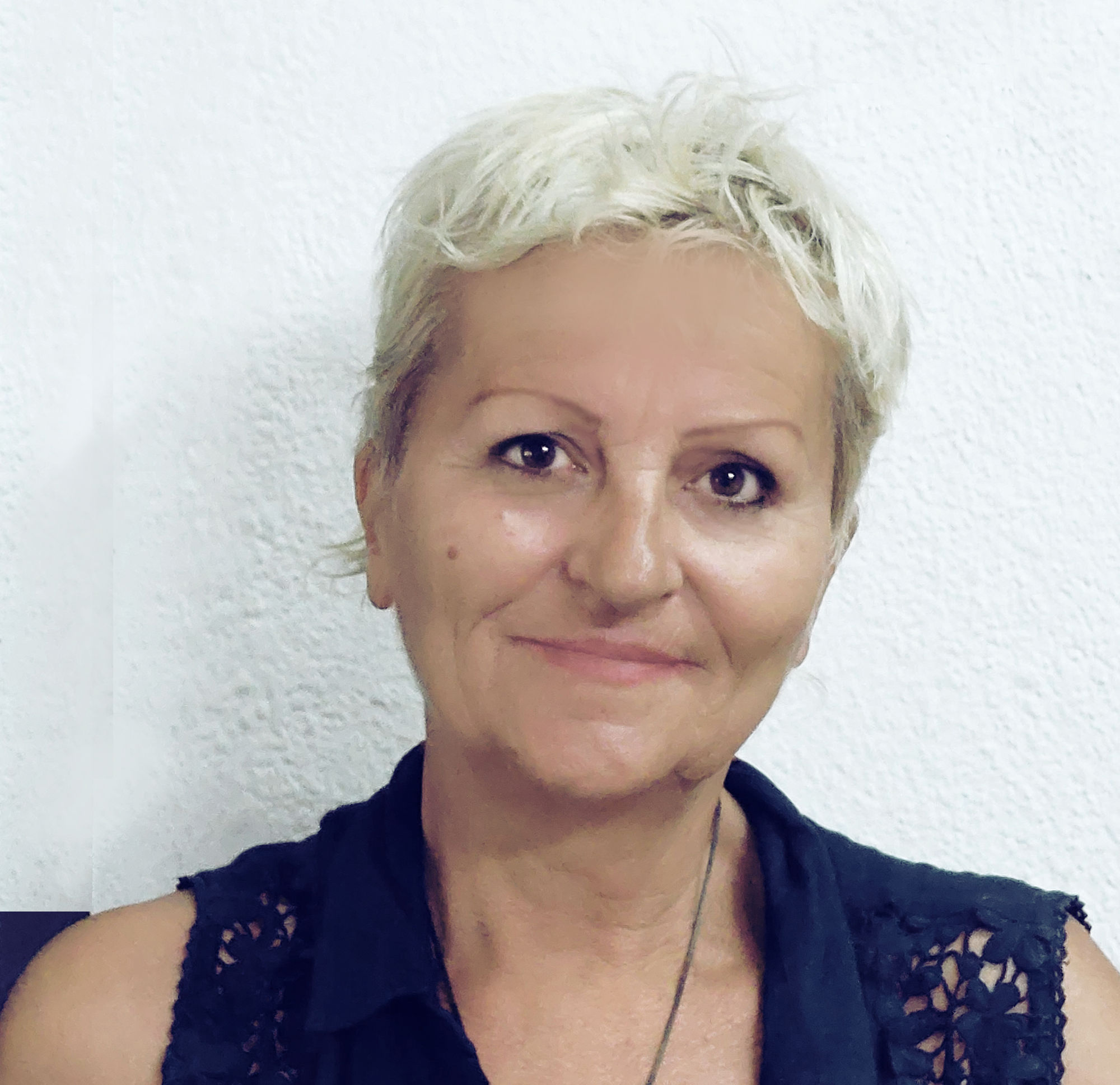 blond  hair medium large  cuts fashion style