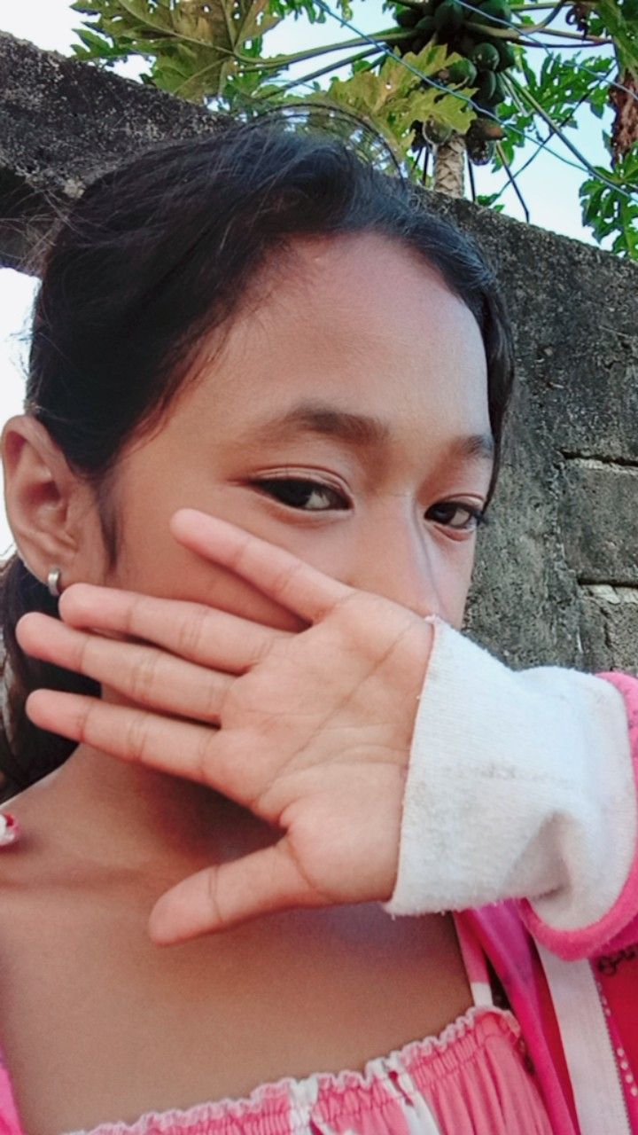 an picture of the teen that hide her face and try not to show,but it make her beautiful,a elegant and coloful flowers that full od mystery,w...