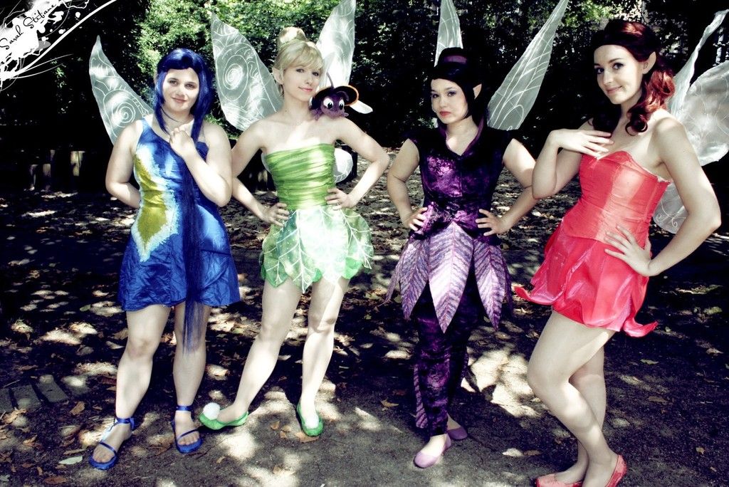 A highly detailed, epic fantasy scene set in the mystical and magical Ravenloft of Dungeons & Dragons, dynamically merging and enhancing ico...