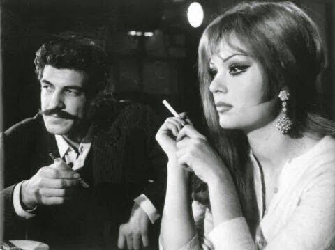 Fotoğrafın duygusunu ve gerçekliğini kaybetmeden. siyah-beyaz vektörel. İnsanların boyayabileceği halde