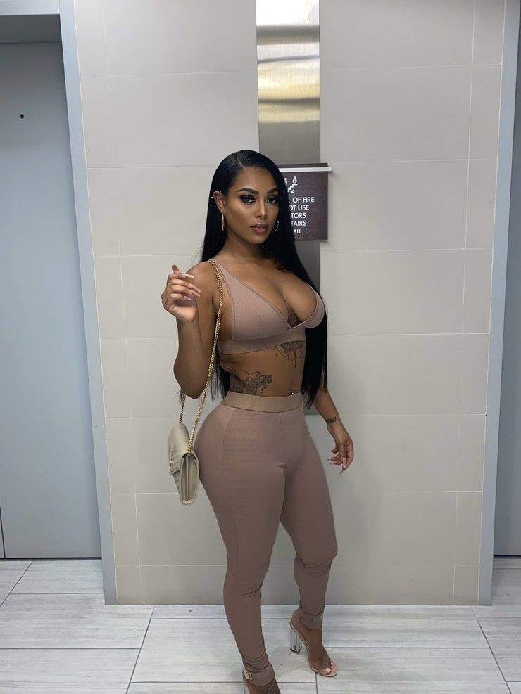 Pretty Hispanic girl, Instagram model, Instagram baddie, pretty Instagram girl, with long hair, long wavy curly hair, long curtain bangs, pr...