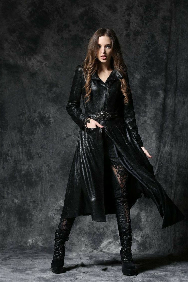 Emma Watson ultrarealistic face, superdetailled, as a Malkavian Vampire in full leather outfit, long black genuine leather coat hyper Realis...