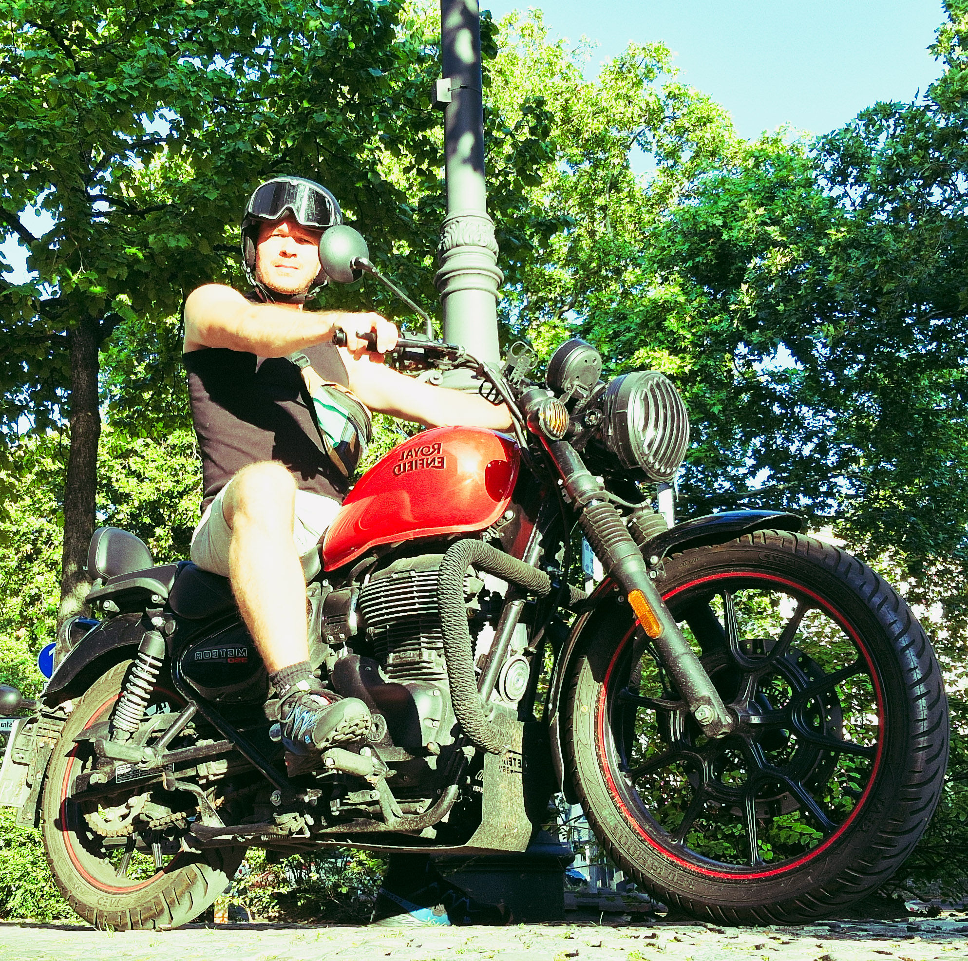 Vivid painting of a fast motorbike drive, his face expression is concentrated but wild, the velocity of the motorbike is show in a creative...