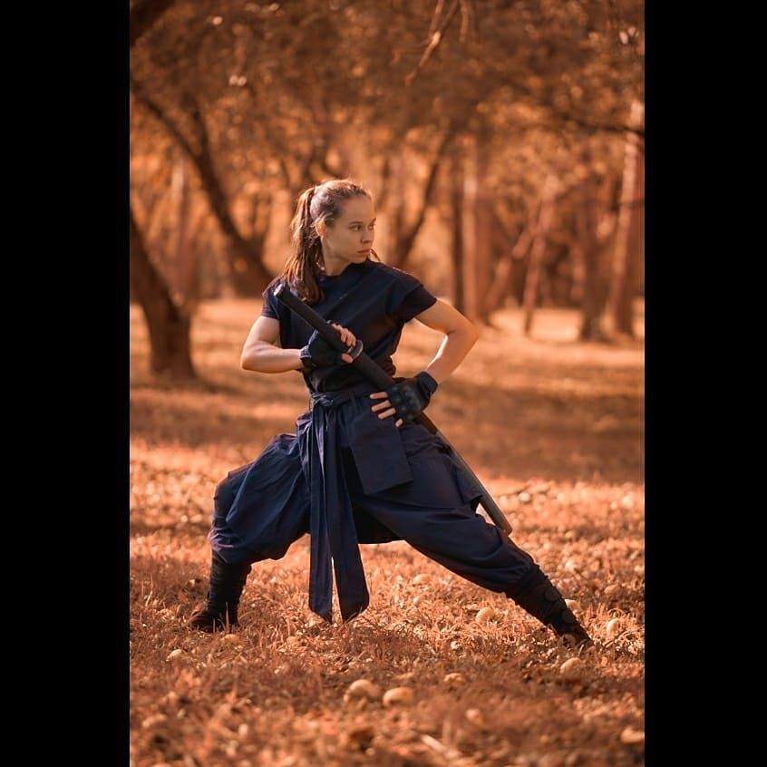 A sketch of a Ninja girl with ready to draw her sword