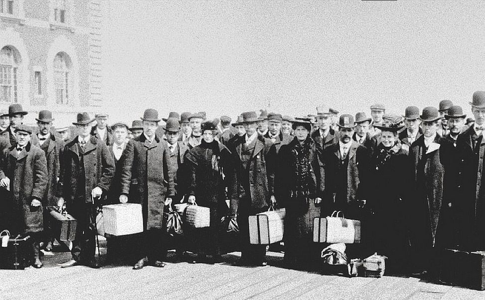 People in  ELLIS ISLAND  at the beginning of the last century