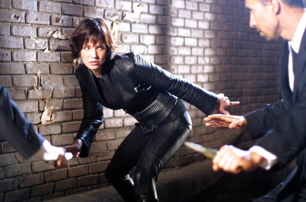 helena wayne, aka robin is the 12 year old daughter of bruce wayne/batman and selina kyle/catwoman.
she learned how to fight from a young ag...