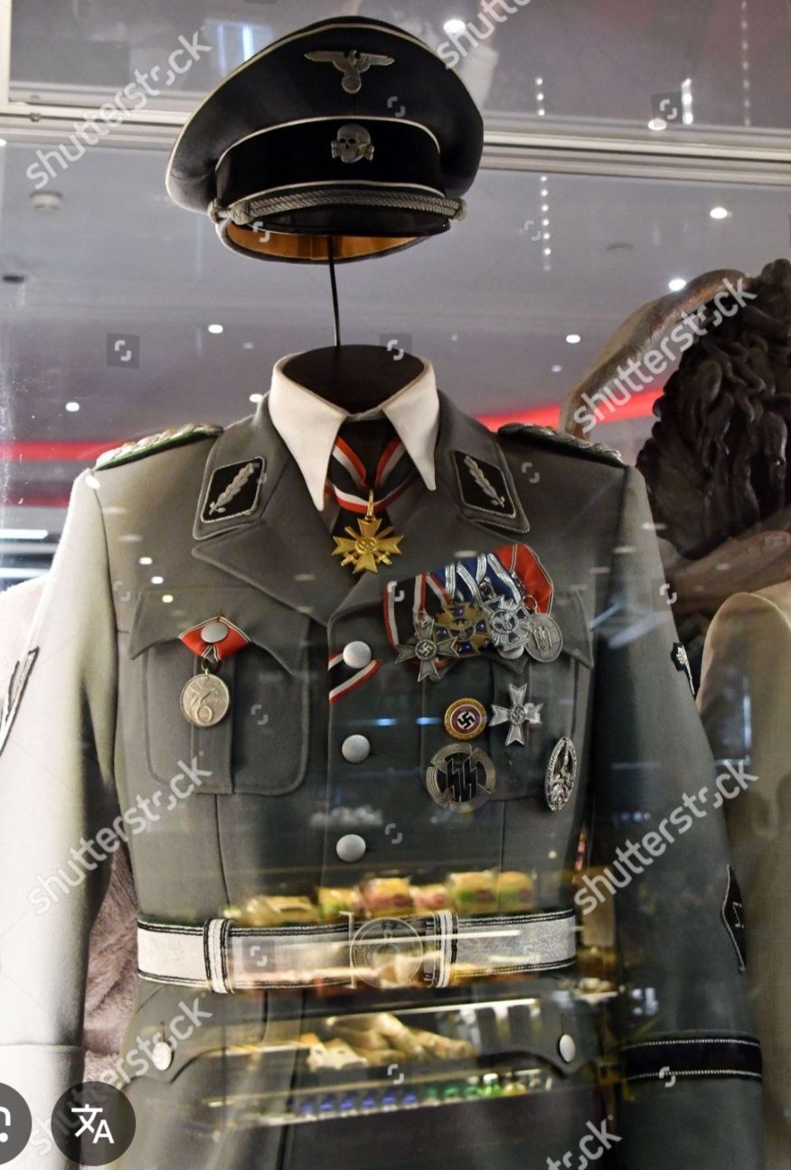 Create a high-resolution, extremely sharp image. The image shows the same woman, same face, same body, same pose in a mirror-selfie stance, ... - Start Image 2