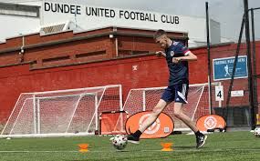 IT SHOULD CONTAIN ME JUGGING A BALL