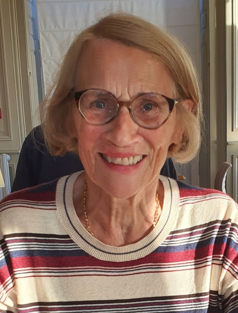 Crimson and gold Flowers. Crimson incredible breathtaking stunning latina woman.  Hyperrealistic, crimson and gold splash art .  Hyperrealis...