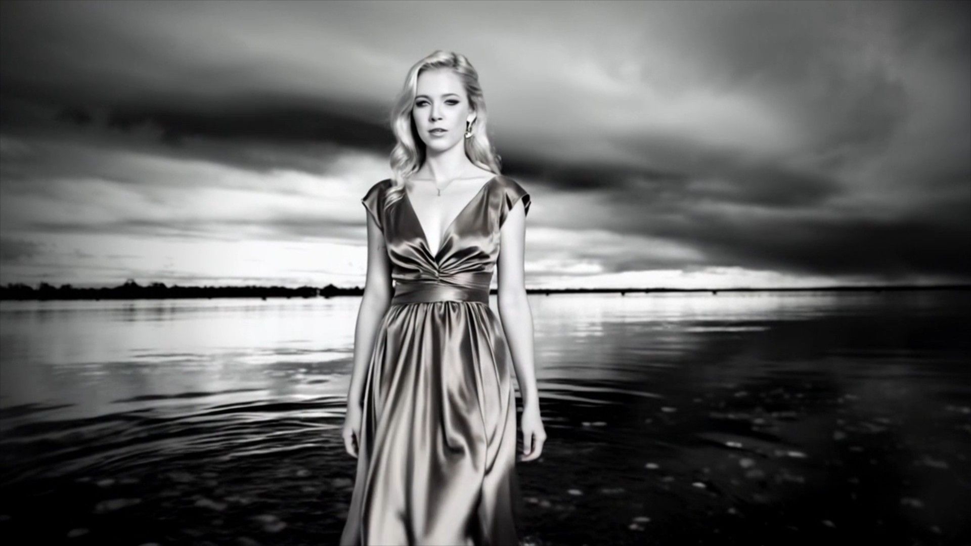 The statue of Venus Dimilo  based on the face in the picture . 