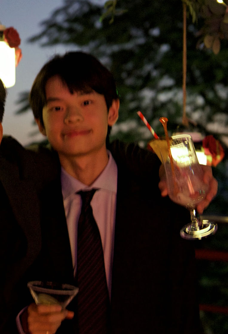 Watercolor style, remove the glass on the right side of the image.