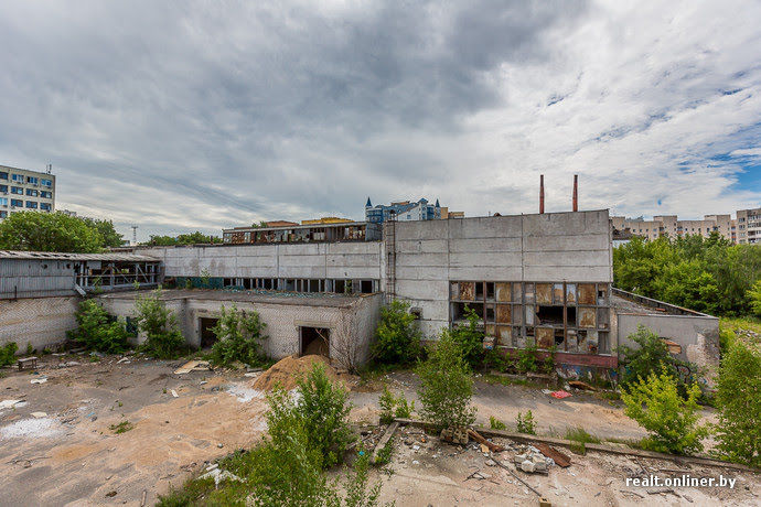 Woman runs, coat,  short skirt, futuristic machine gun on wide belt , high boots , two flying drones , flying in background .