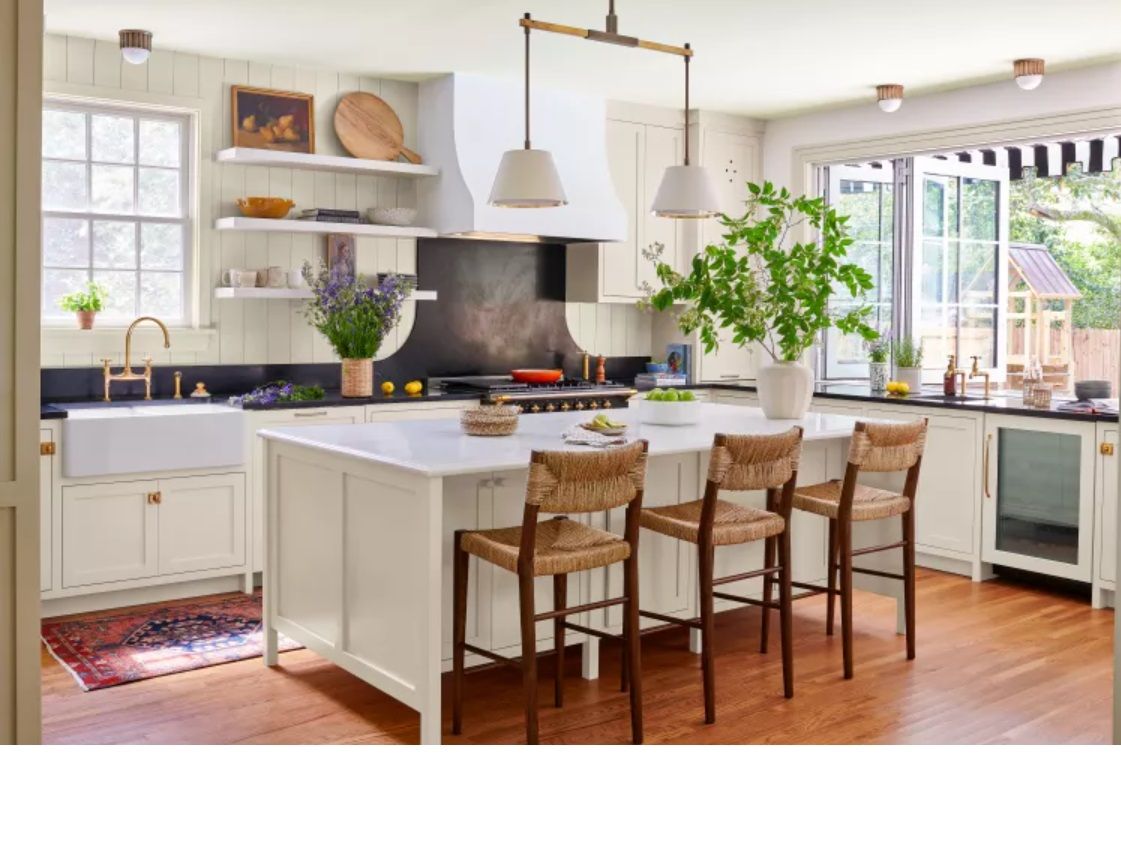 Very Large Fantasy Kitchen for a Wealthy family. American style.  2024 Latest Designs.  Must look photo realistic.  Modern Style. Apartment....