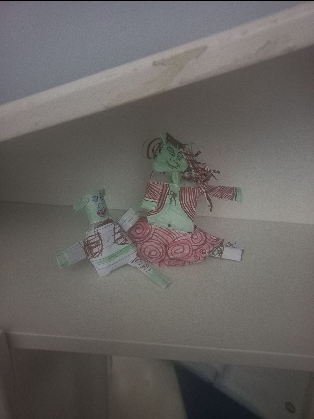 Make the sherk skulptures into hyper realistic versoin of shreks on the shelf