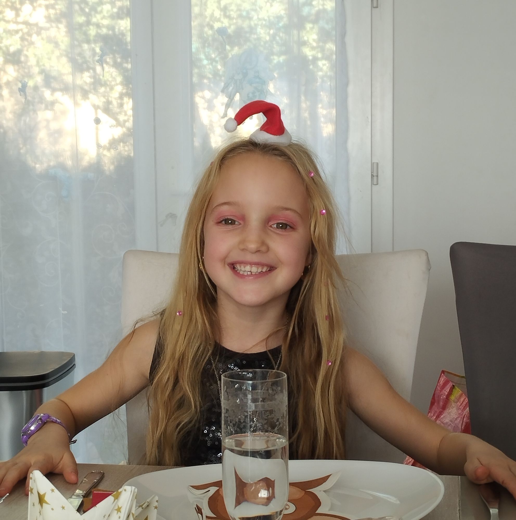 Petite fille souriante 